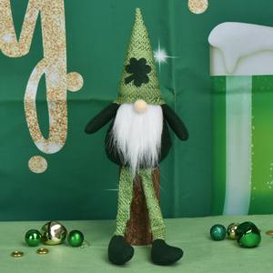 Muñeco enano de patas largas del Día de San Patricio, trébol verde irlandés con purpurina - Product Image 2
