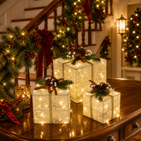 Coffret Cadeau de Noël Lumineux en Métal, Lot de 3, Forme Cube, avec Ruban Argenté et Maille Crème, Réutilisable/Durable, Décoration de Fêtes pour la Maison