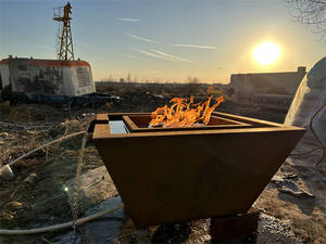 Fontaine d'extérieur moderne en acier corten couleur rouille avec foyer à gaz et feu réel - Product Image 3