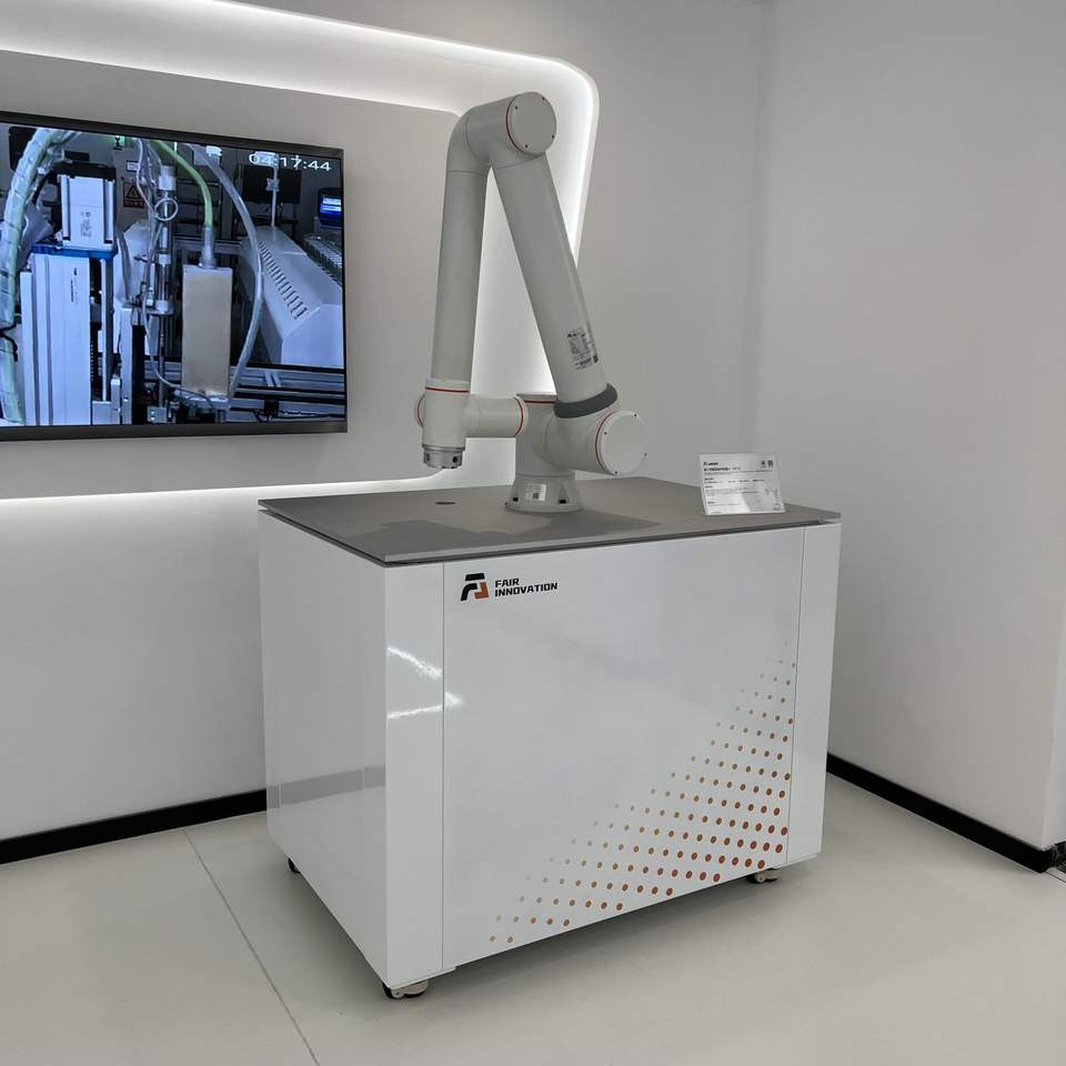FR5 6 Axis Educational Cobot - 5kg Payload & 922mm Reach