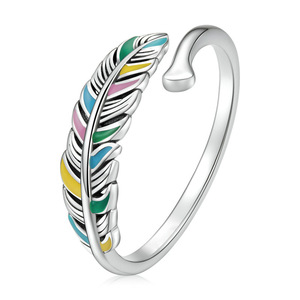 Anello con Piume Colorate per Donne, Foglia Floreale Smaltata, Regolabile, Gioiello di Moda Boho - Product Image 1
