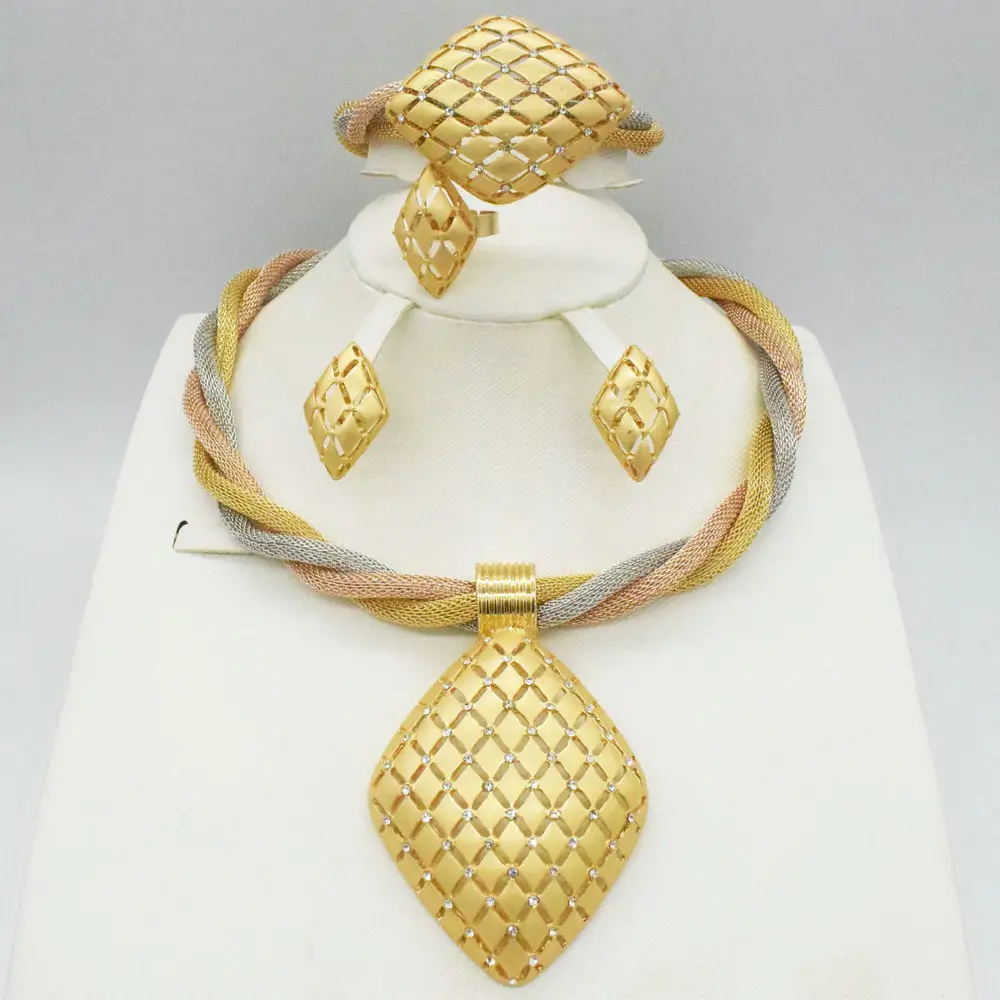4 Stück Dubai Gold Plated Diamond Jewell ery Set Halskette Armband Nigerian ische Hochzeits schmuck Sets