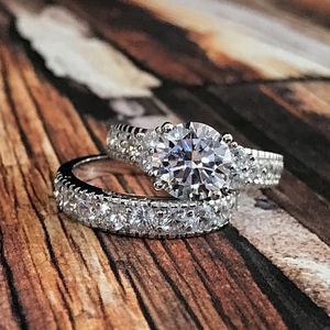 Set di Anelli Classici con Zirconi Rotondi per Donne, Eleganti Gioielli di Lusso per Matrimonio e Fidanzamento - Product Image 3