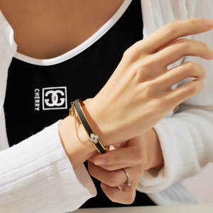 Impermeable Zircon 18K Chapado en oro Famoso Diseñador inspirado en la marca Moda Joyería fina de acero inoxidable Pulsera de moda Brazalete - Product Image 4