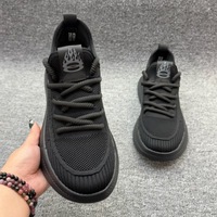 Chaussures de marche tendance pour hommes 2026 en maille respirante, ultra-légères, à semelle épaisse, antidérapantes, style rétro sportif décontracté, confortables avec fermeture chaussette