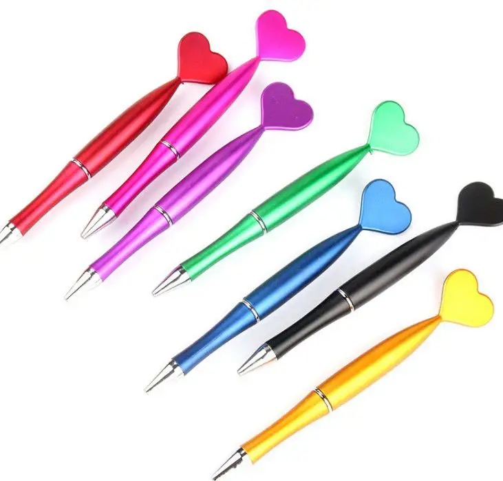 Bolígrafos de diseño de corazón, plumas de bola de repuesto, oem, barato, disponible en más colores