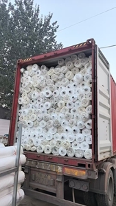Een plastic net dat fruitbomen kan beschermen tegen vogelschade - Product Image 5