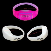 Pulsera LED con Control Remoto, Logotipo Personalizado Programable, 10 Zonas, 4 LED, 433MHz, Cobertura de 800M, 6-10 Horas de Duración, Secado Rápido, para Fiestas