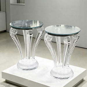 Table d'appoint moderne en résine avec base en acrylique et plateau en verre, tabouret d'appoint pour hall d'hôtel, salon, salle à manger - Product Image 1