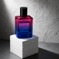 Flacons de parfum de luxe carrés de 50 ml personnalisés en usine, flacons de parfum en verre dégradé bleu avec bouchon noir
