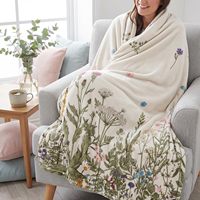 Selimut Flanel Modern Khusus Musim Semi dan Musim Panas dengan Cetakan Bunga Liar Watercolor, Super Lembut, Nyaman, dan Mudah Dibawa, Cocok untuk Tempat Tidur, Sofa, dan Hadiah