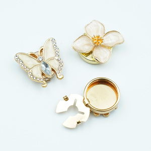 Boutons de manchette personnalisés en émail crème avec strass papillon, à clipser, ailes complètes et demi-ailes, fabrication OEM - Product Image 2