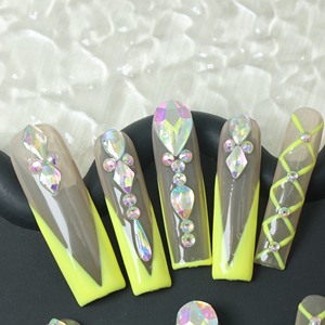 Faux ongles à presser faits main, longs, en acrylique de luxe, rose, forme cercueil, couvrance totale, avec strass étoiles, prix usine en gros - Product Image 1