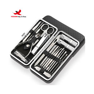 Juego de Manicura Portátil de 19 Piezas y 4 Colores, Precio Bajo de Fábrica, Venta al por Mayor, con Herramientas en Negro y Rojo - Product Image 1