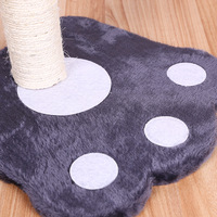 Arbre à chat interactif moderne et écologique en sisal avec souris suspendue pour chats d'intérieur, emballé en carton pour salon