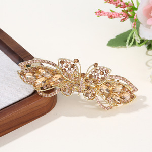 Vente en gros : Pince à cheveux élégante en alliage papillon de 8,5 cm pour femme, accessoire de mode pour le bal de promo - Product Image 4