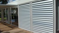 Fenêtres fixes à persiennes verticales en alliage d'aluminium sur mesure, portes coulissantes à persiennes avec finition anti-rayures et anti-corrosion