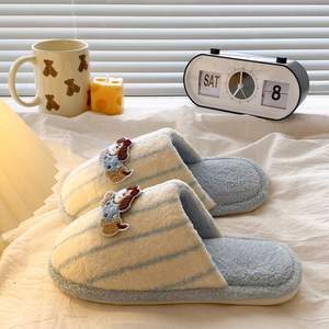 Zapatillas de lana con suela gruesa antideslizante para invierno y otoño, adecuadas para uso en interiores y exteriores, estilo pantuflas de algodón para el hogar. - Product Image 3