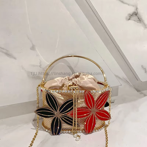 Bolso de mano y bandolera de PVC para industria pesada, con diseño de cesta de jaula de pájaros, cadena de flores huecas y cubo de agua de cristal, con cierre de hebilla, Tanjing - Product Image 3