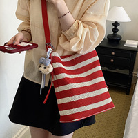 Sac Hobo Grande Capacité en Maille Creuse pour Usage Quotidien, avec Bandoulière Unique en Cuir, Conception Antivol, en Polyester, Style Anglais