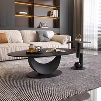 Table basse en dalle de pierre légère de luxe, mobilier moderne et minimaliste, table irrégulière pour café