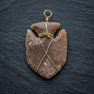 Meilleures ventes de pendentifs en alliage de cuivre en forme de flèche faits à la main avec placage de cuivre antique - Cadeau unisexe - Product Image 3