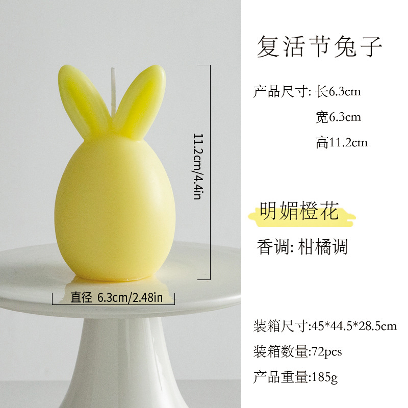 Conejo de oreja vertical amarillo claro