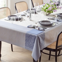Nappe de restaurant moderne de couleur unie de serviette florale bleue blanche faite à la main pour un usage domestique-prix d'usine de tissu résistant à l'eau