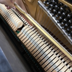   Piano Vertical Usado U1H de 121 cm, Piano Acústico Original de Japón en Venta - Product Image 4