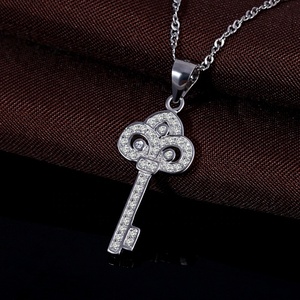 <span class=keywords><strong>Ciondolo</strong></span> a Forma di <span class=keywords><strong>Chiave</strong></span> in <span class=keywords><strong>Argento</strong></span> Sterling 925 con Collana in Zirconia Cubica - Product Image 3