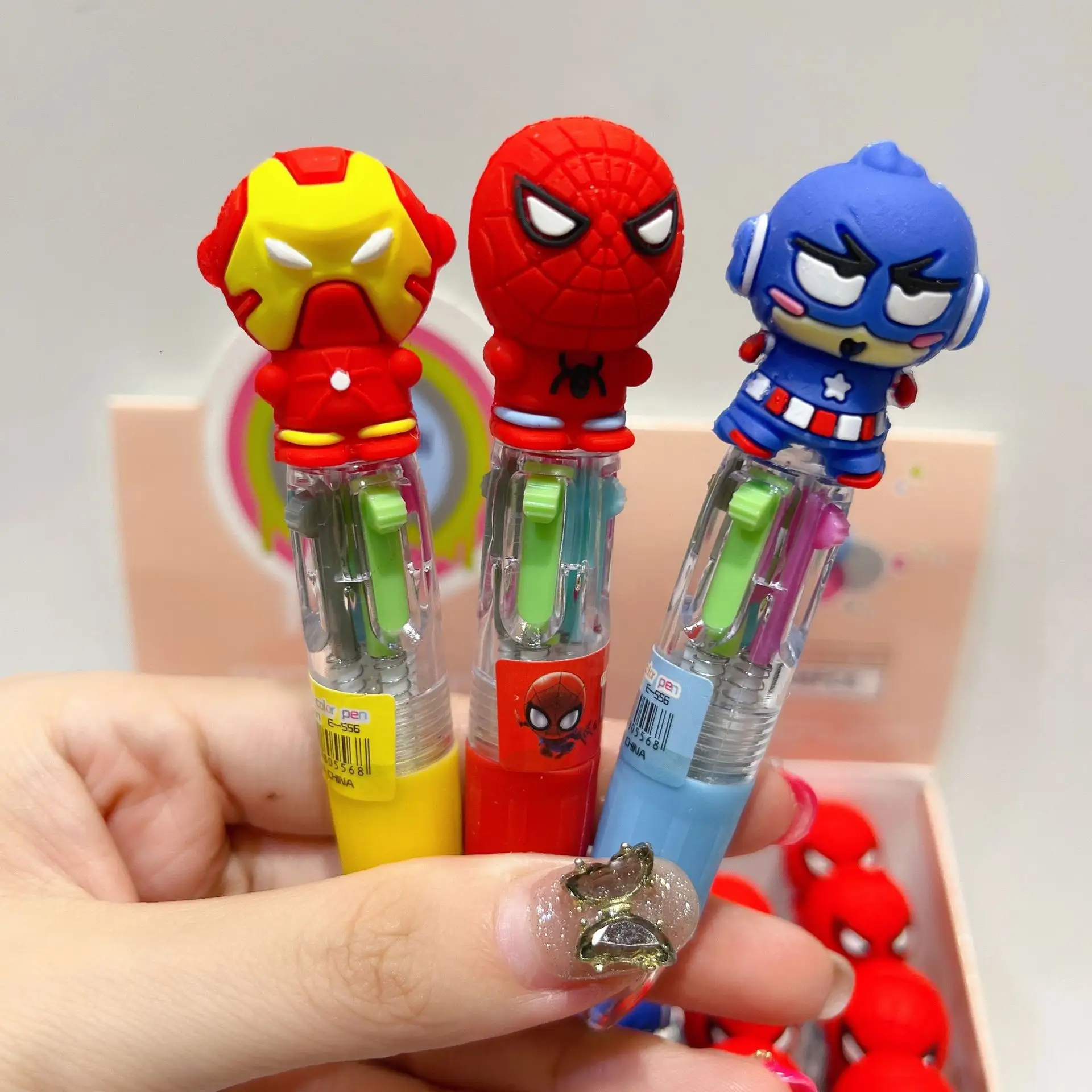 Yubon nuovo cartone animato Anime Marvel penna a quattro colori Spider Man penna a quattro colori Kawaii Iron Man palmare penne a sfera cancelleria