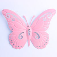Nouveau style, papillon en fer forgé de couleur claire, décoration murale artisanale, pendentif décoratif en métal, style pastoral