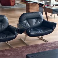 Chaise longue de luxe en cuir avec rembourrage en coton, fauteuil d'appoint en bois pour mobilier de maison dans le salon de villa
