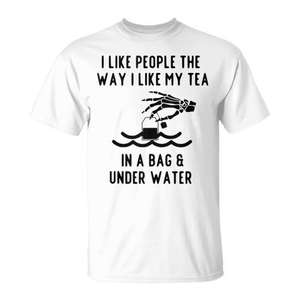 Me gustan las personas como me gusta mi té en una bolsa bajo el agua. - Product Image 1
