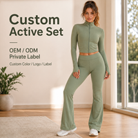 Conjunto Deportivo de Dos Piezas Personalizado para Mujer, Color Verde Salvia, Nailon y Elastano, Cuello Alto, Cierre Completo con Cremallera, Manga Larga, Cintura Alta, Corte Ajustado y Acampanado