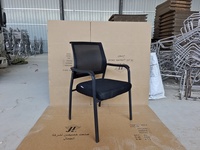 Chaises de réunion de bureau en gros à 4 pieds, chaises de conférence en maille noire