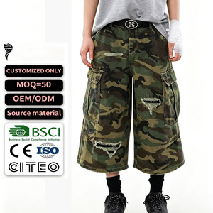 Pantacourt cargo camouflage pour homme, déchiré et vieilli, multi-poches, ourlet brut, coupe ample et large, style short court camouflage, le plus vendu - Product Image 1