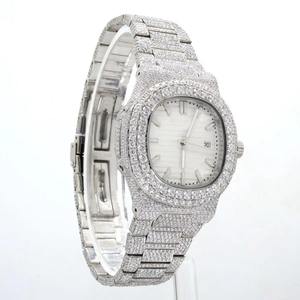 Montre chronographe à quartz en acier inoxydable sertie de diamants de 40 mm, très demandée, pour hommes et femmes, disponible à la vente - Product Image 6