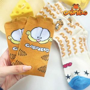Chaussettes amples Garfield pour femmes, jaunes et blanches, motif dessin animé, mi-mollet, respirantes, absorbant la transpiration, pour jeunes - Product Image 1