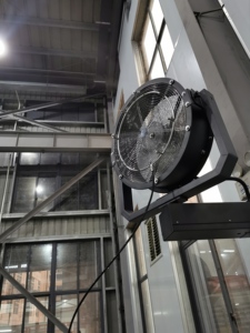 Ventilador Industrial de Pared con Nebulización, Motor de 220V, Alto Volumen de Aire, Ventilación para Almacenes Exteriores - Product Image 4