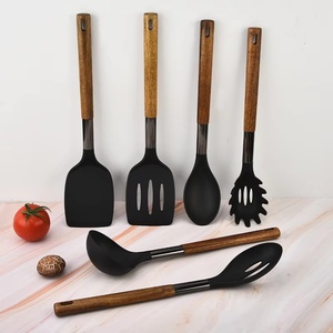 Juego de utensilios de cocina de nailon al por mayor con mango de madera y acero inoxidable - Product Image 4