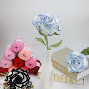 Bouquet di fiori rosa fatto a mano all'uncinetto in rosso per anniversario di compleanno di natale e <span class=keywords><strong>regalo</strong></span> decorativo fiore e pianta rosso laurea - Product Image 3
