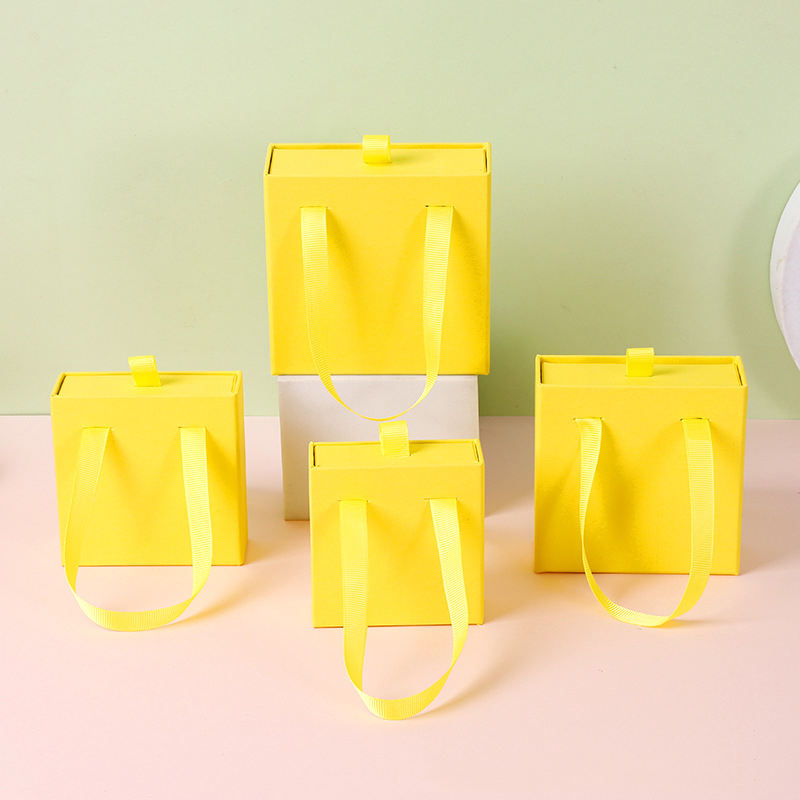 สีเหลือง