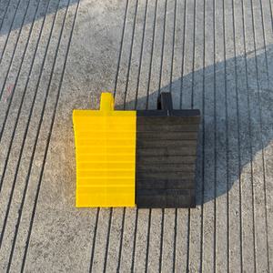 ตัวกันล้อรถยนต์แบบยาง OEM พร้อมที่จับ - Product Image 1