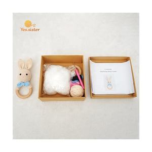 Hochet lapin en crochet pour bébé, jouet animal à tricoter, cadeau pour nouvelle maman, anneau de dentition pour bébé - Product Image 1
