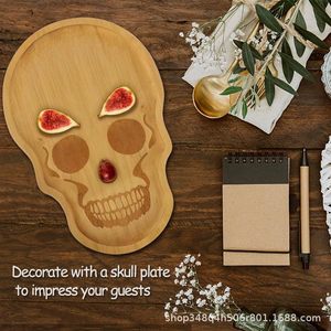 Tabla de cortar de madera con forma de calavera, color madera natural, redonda, para decoración de fiestas de Halloween, bandeja para servir frutas y queso - Product Image 1