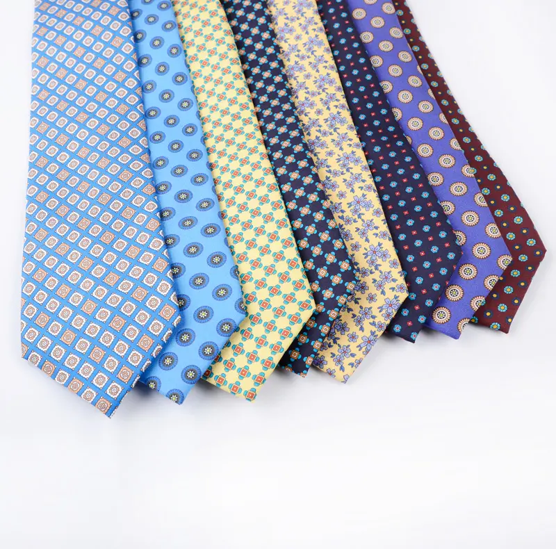 Usine chinoise quantité minimale de commande bas Logo personnalisé Cravate à motifs imprimés pour hommes Logo personnalisé Cravates d'affaires en soie pour la vente en gros