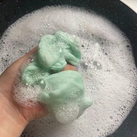 Détergent à lessive liquide 100% pur et écologique avec une mousse riche et plus de 80% d'ingrédients actifs
