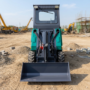 Mini-chargeuse télescopique de nouvelle conception avec cabine, godet de 0,3 m³ pour la manutention des matériaux dans les vergers, les fermes, les ranchs et les exploitations agricoles. - Product Image 1