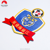 Professionelle Maßgefertigte Silikon-Etiketten Fußball-Abzeichen Vereins-Emblem Fußballmannschaft-Logo für Sporttrikots 2D-Silikon-Etiketten